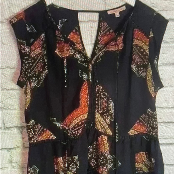 Elegant Black and Orange Patterned Blouse - Picture 1 of 1